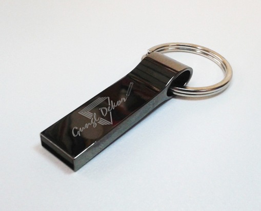 Metálszürke 16GB-os pendrive kulcstartós masszív strapabíró fémvázas egyedi gravírozott felirattal