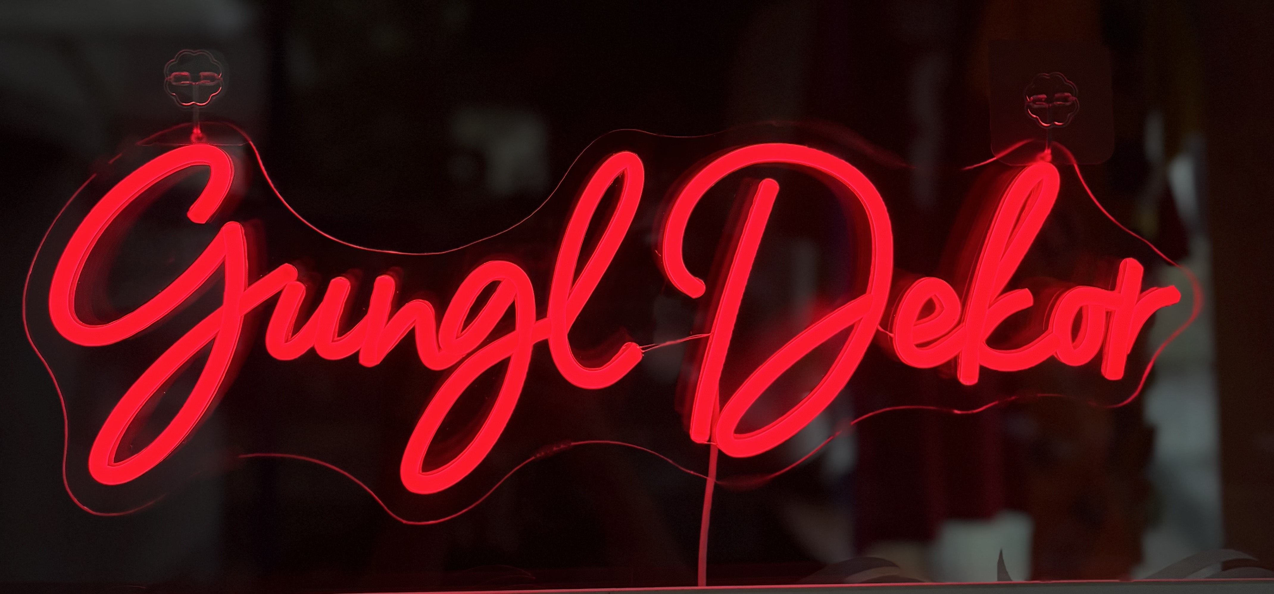 LED NEON TÁBLA egyedi felirattal, falra szerelhető, egy vagy többsoros szöveggel