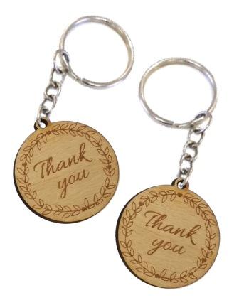 Kerek babérkoszorús biléta egyedi szöveggel kulcstartó lánccal és karikával ellátva 2db-os gravírozott bükkfa kivitelben