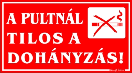 A pultnál tilos a dohányzás tábla matrica, piros színben