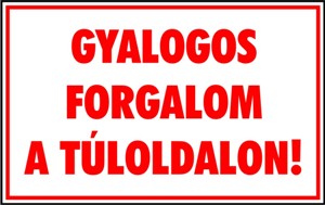 Gyalogos forgalom a túloldalon tábla matrica, fehér alapon piros szöveg