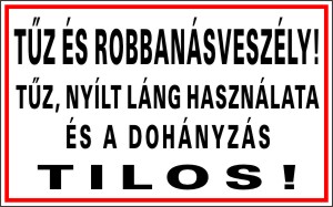 Tűz és robbanásveszély, tűz, nyílt láng használata és a dohányzás tilos tábla matrica, fehér alapon fekete felirat