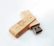 Kihajthatós fa 16GB-os pendrive egyedi gravírozott szöveggel