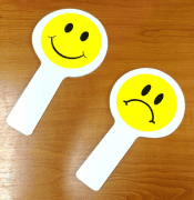 Hangulatjelző kézi tábla smiley arcokkal tömör műanyaglemez