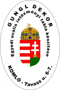 Ovális intézményi tábla egyedi szöveggel címerrel