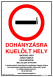 Dohányzásra kijelölt hely kormányrendelet alapján 5 nyelven tábla matrica, fehér alapon áthúzott cigaretta, 5 nyelven ráírva